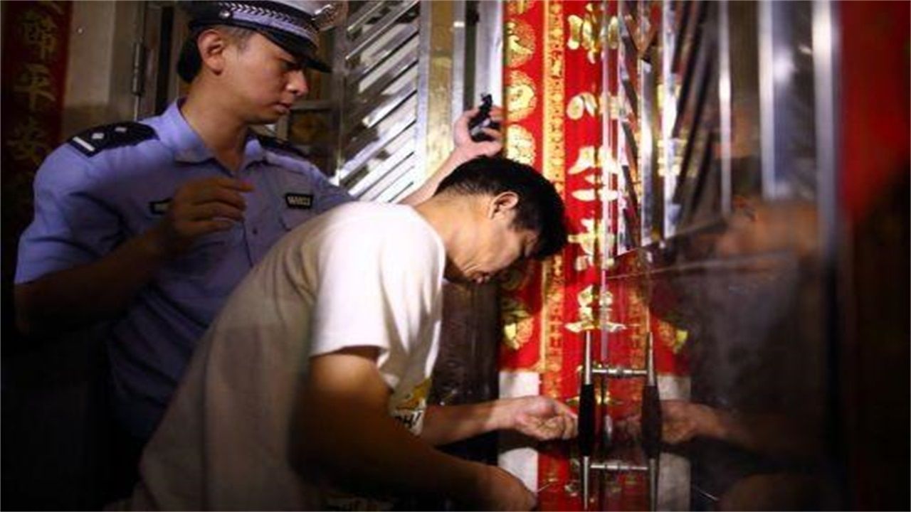 广安请开锁师傅开了锁后，师傅为什么一般都不进门，就算主人请也不进去？